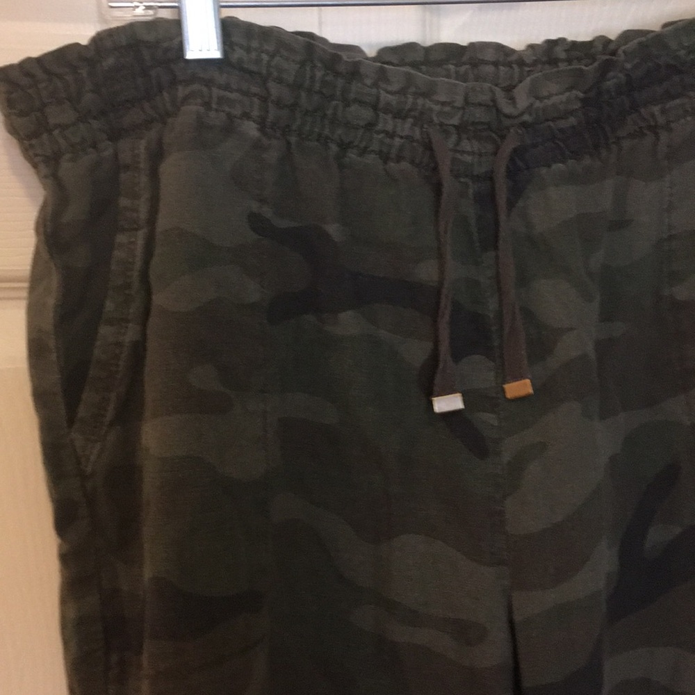 Time and Tru camouflage elastic pockets